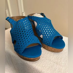 🌸🌸NWOT Bright Blue Mudd Platform Sandals 🌸🌸